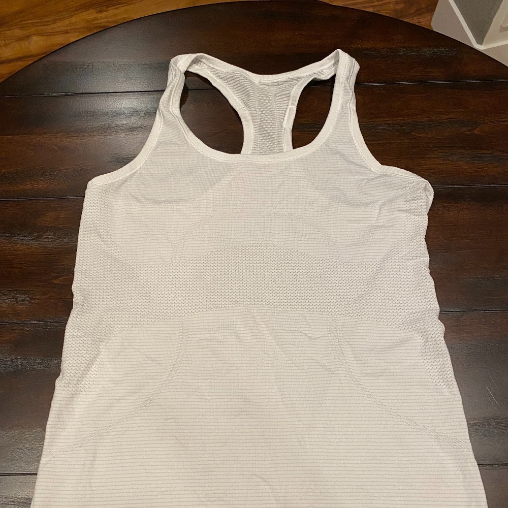 White Lululemon Tank-Top
